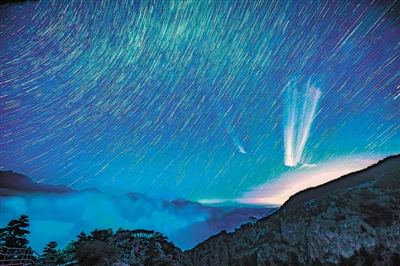 <p>贺兰山上观夜空,奇妙奇幻。</p>