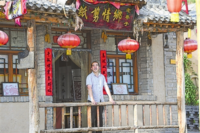 <p>　　杨国权和他的剪纸工作室。</p>