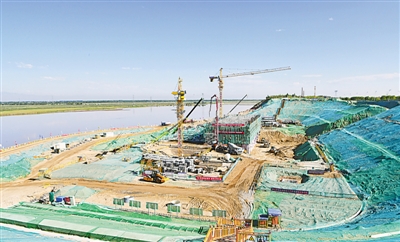 <p>　　银川都市圈中线供水项目施工现场。</p><p>　　本报记者　左鸣远　摄</p>